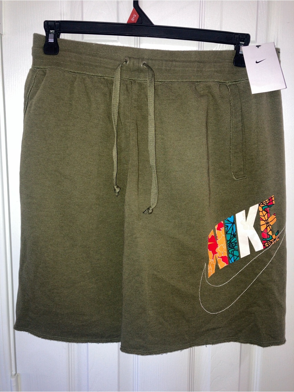 NWT Nike Men’s L Army Green Graphic Fleece Sweat Shorts - Picture 2 of 9